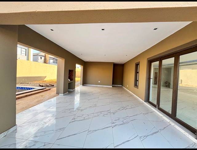 5 BEDROOM HOUSE FOR SALE IN SAVANNAH COUNTRY ESTATE